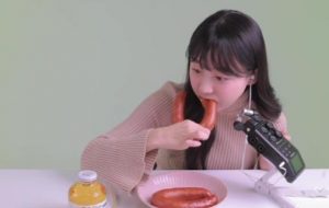 【Milky!】刺激的吃香肠的声音(口腔音)-ASMR主播助眠网站