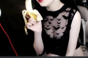 【会员付费分享】斗鱼 婉儿别闹 最新ASMR耳骚的吃香蕉【720P】-ASMR主播助眠网站