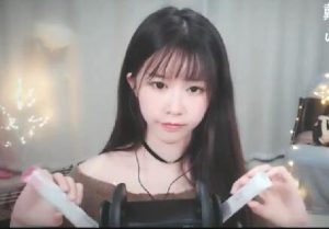 sc抱抱直播回放ASMR助眠视频-舒服到爆炸的湿巾+芦荟胶+口腔音.MP4【在线播放】-ASMR主播助眠网站