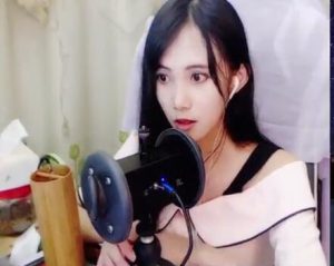 B站baby小艺asmr[哄你睡觉]-耳朵按摩，刷柔软皮毛.mp4-ASMR主播助眠网站